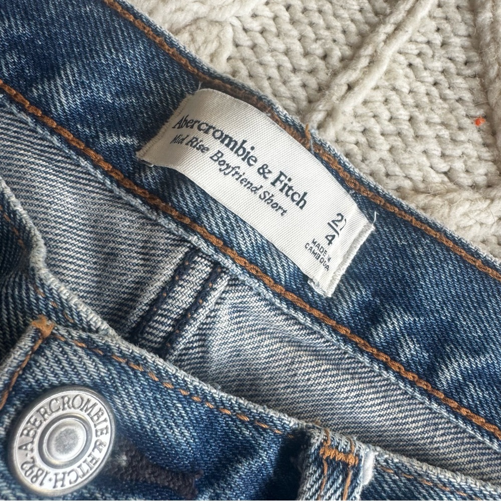 Abercrombie & Fitch Distressed Mid Rise Boyfriend Jean Shorts, Size 27/4 - Picture 2 of 6